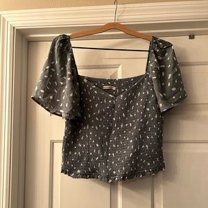 Flutter sleeve short sleeve blouse